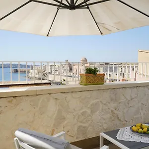 palazzo-giufa.sicilyhotelsitaly.net/